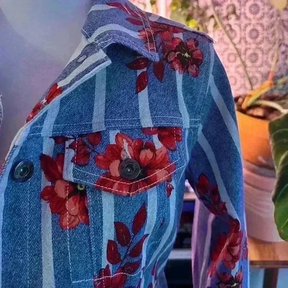 DG2 l Diane Gilman Denim Jacket with floral and stripe l Size XS - Picture 4 of 8